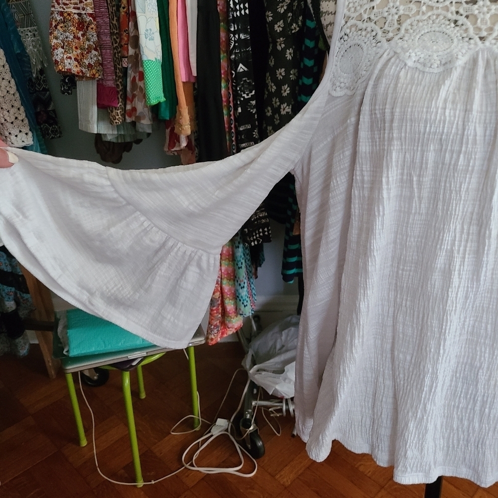 Beautiful white summer top, shoulderless - Picture 2 of 5
